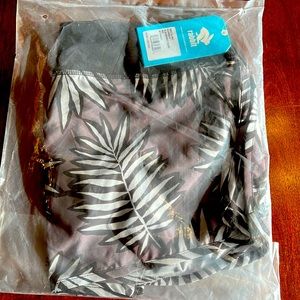 Rabbit 4” Hopper shorts. Medium. Blackened Pearl.